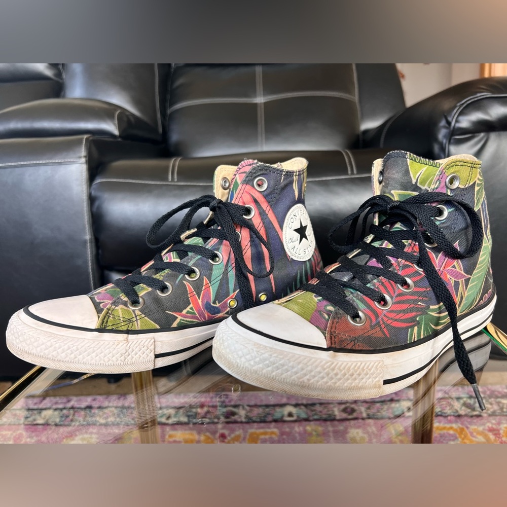 SOLD-Converse All Star Floral Unisex
High Tops Women's Size 8 Men's 6